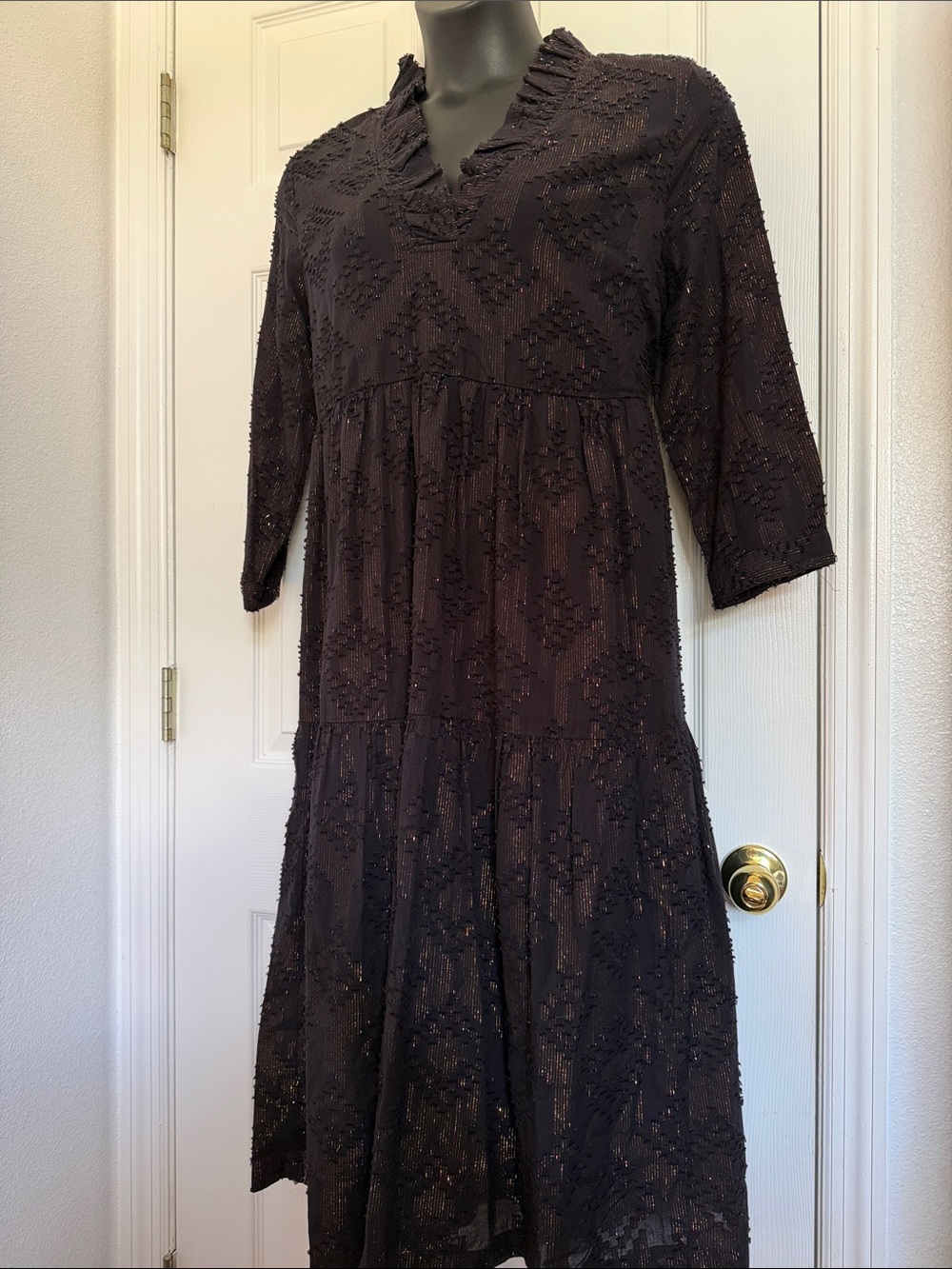 crown & ivy Black Textured Tiered Midi Dress